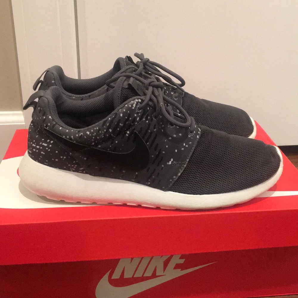 Women’s Nike roshes